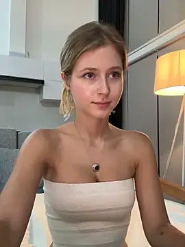 LunaRase online show from 03/05/25, 03:29