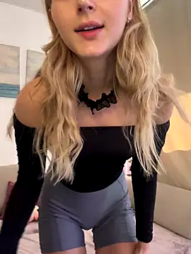 LunaRase online show from 10/02/25, 10:33