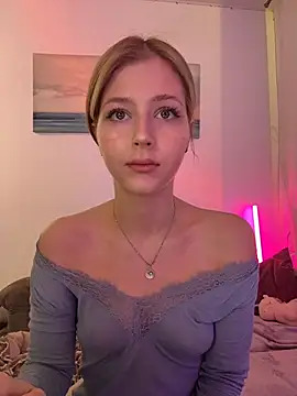 LunaRase online show from 11/21/25, 08:35