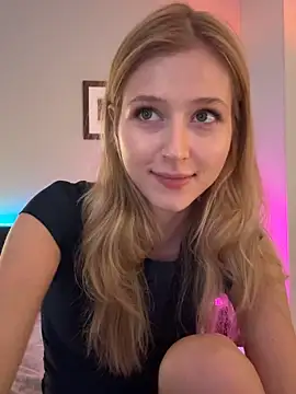 Snapshot of LunaRase chatting on 05/11/26, 03:40 LunaRase online show from 05/11/26, 03:40
