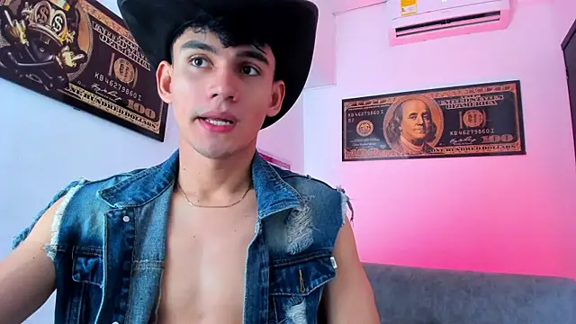 Snapshot of EstebanPerez_ chatting on 01/07/25, 12:20 EstebanPerez online show from 01/07/25, 12:20
