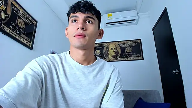 Snapshot of EstebanPerez_ chatting on 01/15/25, 12:04 EstebanPerez online show from 01/15/25, 12:04
