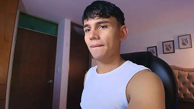Snapshot of EstebanPerez_ chatting on 10/22/25, 10:48 EstebanPerez online show from 10/22/25, 10:48