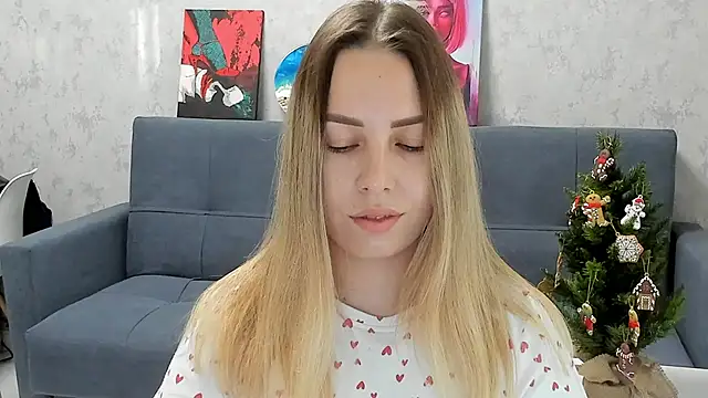 Snapshot of Mia_shy1 chatting on 12/05/24, 10:23 Mia shy1 online show from 12/05/24, 10:23