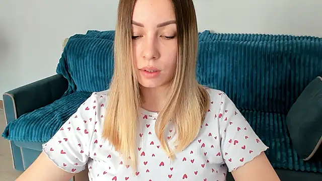 Snapshot of Mia_shy1 chatting on 02/07/25, 07:40 Mia shy1 online show from 02/07/25, 07:40