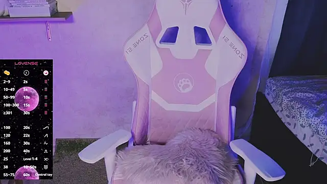 Lucy Millss online show from 02/21/25, 11:01