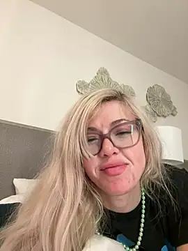 Snapshot of propertyofdaddy chatting on 03/17/25, 04:19 propertyofdaddy online show from 03/17/25, 04:19