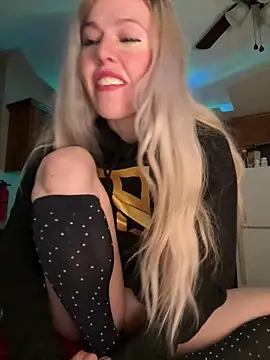 Snapshot of propertyofdaddy chatting on 11/25/25, 03:06 propertyofdaddy online show from 11/25/25, 03:06