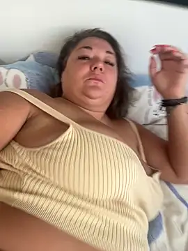 Snapshot of MikyVesela chatting on 10/14/25, 08:15 MikyVesela online show from 10/14/25, 08:15