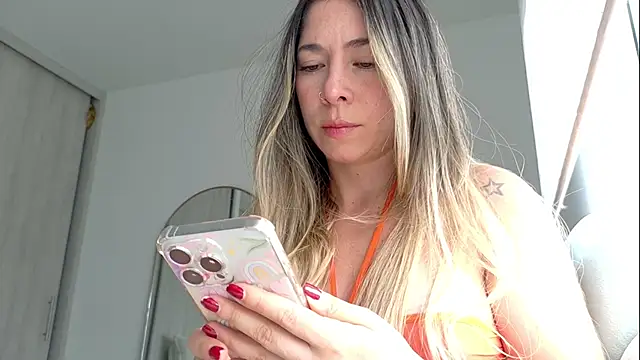  arianalzate  online show from 06/09/26, 05:35