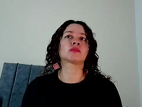 Snapshot of ArtesanaMK chatting on 10/12/25, 11:20 ArtesanaMK online show from 10/12/25, 11:20