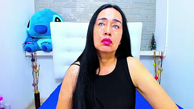 Snapshot of HorniestMilf chatting on 10/11/25, 03:32 HorniestMilf online show from 10/11/25, 03:32