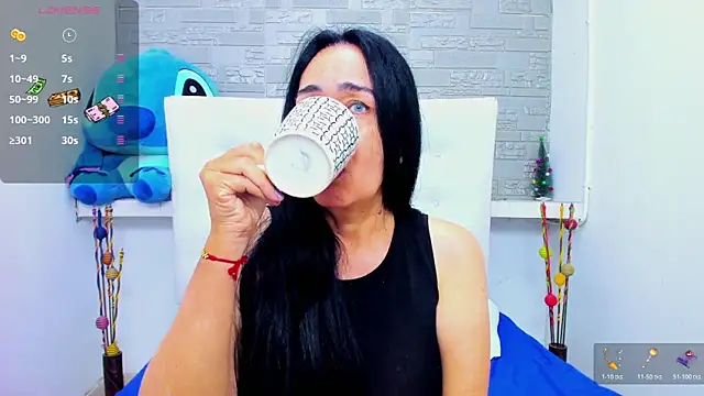 Snapshot of HorniestMilf chatting on 11/14/25, 04:17 HorniestMilf online show from 11/14/25, 04:17