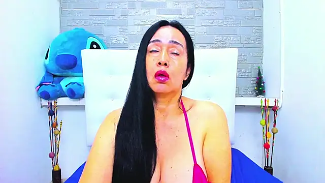 Snapshot of HorniestMilf chatting on 11/28/25, 09:39 HorniestMilf online show from 11/28/25, 09:39