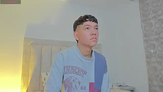 JulianRose 1 online show from 03/18/25, 10:46