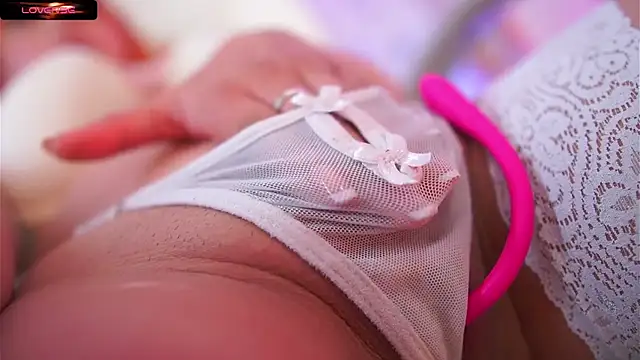 Eyleen 24 online show from 10/21/25, 12:11