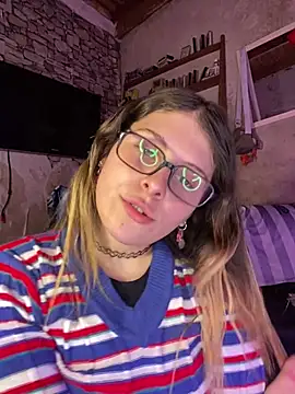 Snapshot of FlorBich chatting on 06/27/26, 04:50 FlorBich online show from 06/27/26, 04:50