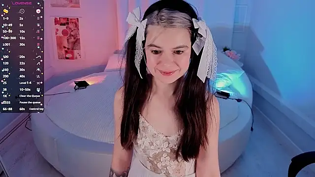 Snapshot of Lil_Amelie chatting on 10/11/25, 07:29 Lil Amelie online show from 10/11/25, 07:29