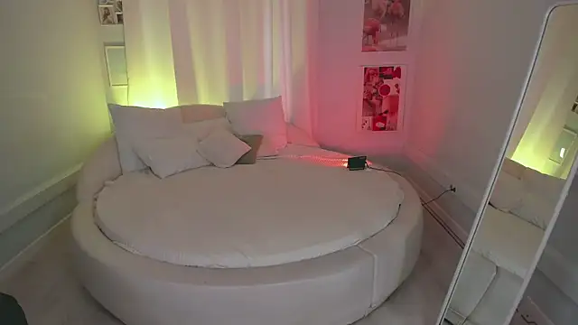 Snapshot of Lil_Amelie chatting on 05/01/26, 09:58 Lil Amelie online show from 05/01/26, 09:58