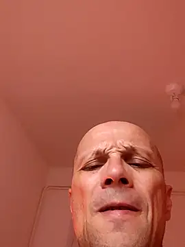 Snapshot of wedge75 chatting on 09/19/25, 05:02 wedge75 online show from 09/19/25, 05:02