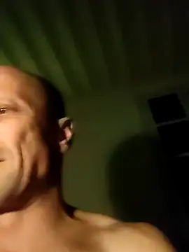 Snapshot of wedge75 chatting on 10/15/25, 04:29 wedge75 online show from 10/15/25, 04:29