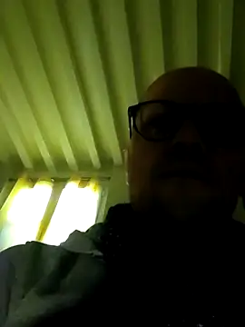 Snapshot of wedge75 chatting on 10/16/25, 09:10 wedge75 online show from 10/16/25, 09:10