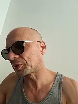 Snapshot of wedge75 chatting on 06/17/26, 02:29 wedge75 online show from 06/17/26, 02:29