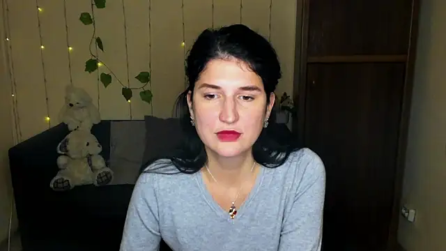 Snapshot of Alianna_Solo_Kisses chatting on 01/09/25, 12:30 Alianna Solo Kisses online show from 01/09/25, 12:30
