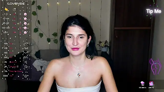 Snapshot of Alianna_Solo_Kisses chatting on 01/11/25, 09:26 Alianna Solo Kisses online show from 01/11/25, 09:26