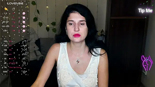 Snapshot of Alianna_Solo_Kisses chatting on 01/11/25, 02:58 Alianna Solo Kisses online show from 01/11/25, 02:58