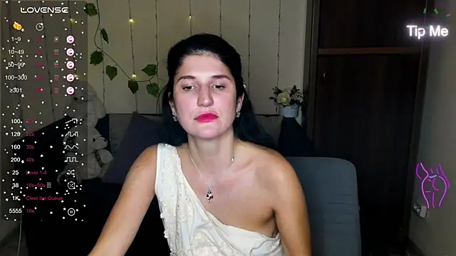 Snapshot of Alianna_Solo_Kisses chatting on 01/11/25, 06:01 Alianna Solo Kisses online show from 01/11/25, 06:01