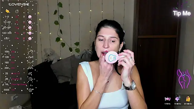 Snapshot of Alianna_Solo_Kisses chatting on 01/25/25, 12:26 Alianna Solo Kisses online show from 01/25/25, 12:26