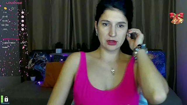 Snapshot of Alianna_Solo_Kisses chatting on 02/06/25, 06:29 Alianna Solo Kisses online show from 02/06/25, 06:29