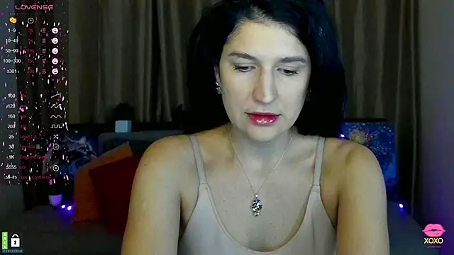 Snapshot of Alianna_Solo_Kisses chatting on 02/13/25, 06:30 Alianna Solo Kisses online show from 02/13/25, 06:30