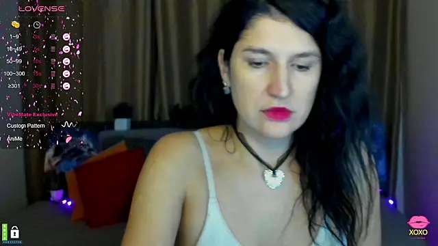 Snapshot of Alianna_Solo_Kisses chatting on 02/14/25, 06:23 Alianna Solo Kisses online show from 02/14/25, 06:23
