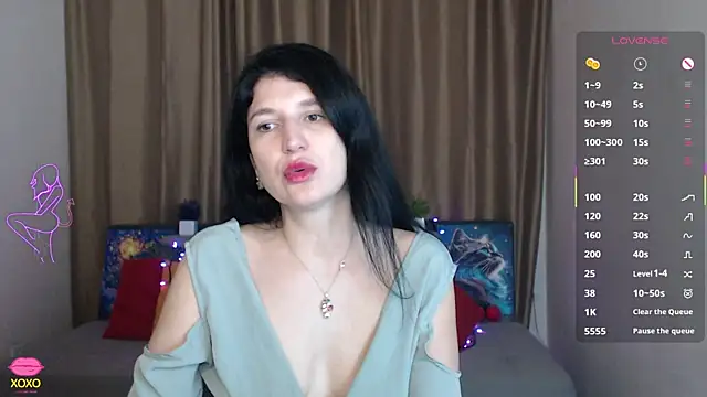 Snapshot of Alianna_Solo_Kisses chatting on 03/16/25, 12:00 Alianna Solo Kisses online show from 03/16/25, 12:00