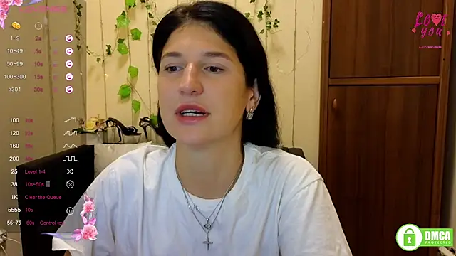 Snapshot of Alianna_Solo_Kisses chatting on 09/17/25, 05:31 Alianna Solo Kisses online show from 09/17/25, 05:31