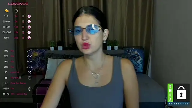 Snapshot of Alianna_Solo_Kisses chatting on 09/23/25, 05:32 Alianna Solo Kisses online show from 09/23/25, 05:32