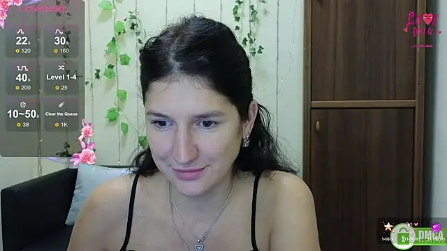 Snapshot of Alianna_Solo_Kisses chatting on 10/13/25, 11:32 Alianna Solo Kisses online show from 10/13/25, 11:32