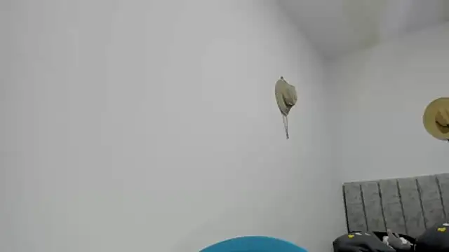 Snapshot of Valerioe chatting on 04/30/26, 04:02 Valerioe online show from 04/30/26, 04:02