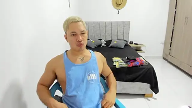 Snapshot of Valerioe chatting on 05/04/26, 02:13 Valerioe online show from 05/04/26, 02:13