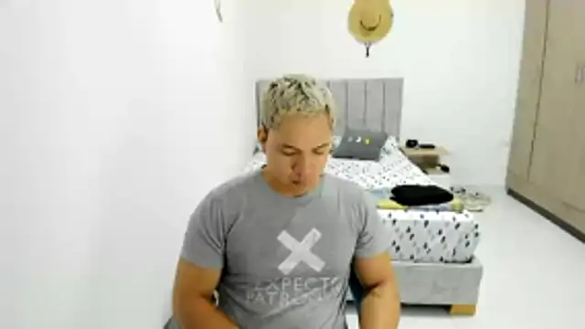 Snapshot of Valerioe chatting on 05/26/26, 08:32 Valerioe online show from 05/26/26, 08:32