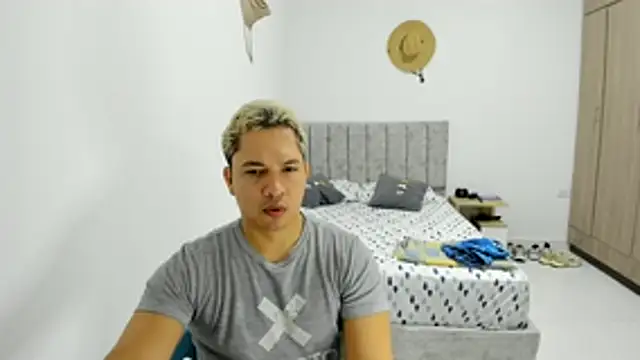 Snapshot of Valerioe chatting on 06/09/26, 12:17 Valerioe online show from 06/09/26, 12:17
