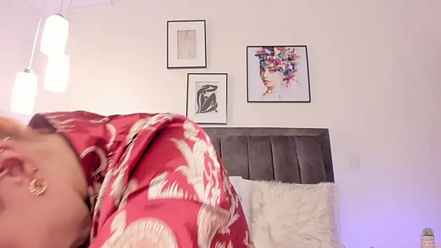 Snapshot of helen_mooree chatting on 01/11/25, 01:32 helen mooree online show from 01/11/25, 01:32