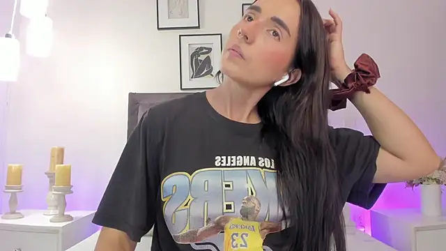 helen mooree online show from 03/30/26, 01:23