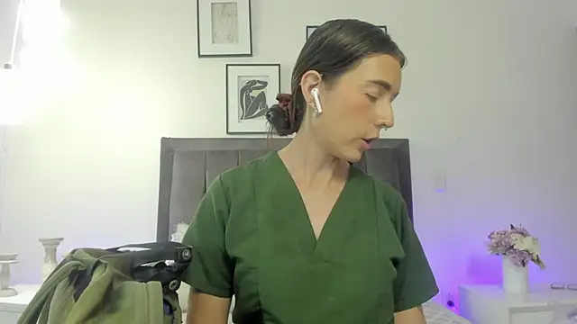 helen mooree online show from 07/17/26, 01:18