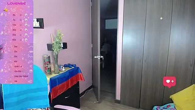 paolagomez  online show from 09/30/25, 10:04