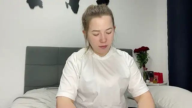 Embersweetbunny online show from 02/11/25, 07:05