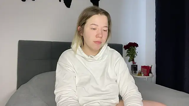 Embersweetbunny online show from 02/17/25, 07:58