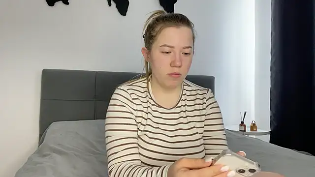 Embersweetbunny online show from 02/21/25, 09:02